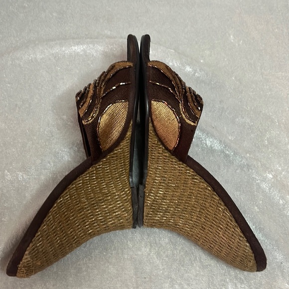 Chinese Laundry Wedge Sandals - Picture 3 of 6